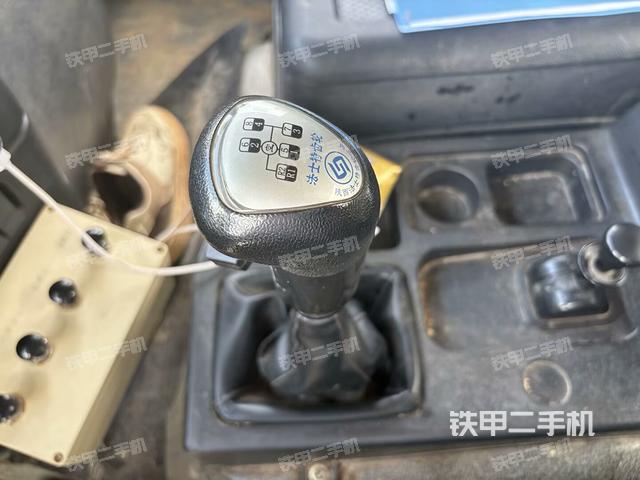 驾驶室正侧（驾驶室/操作室）