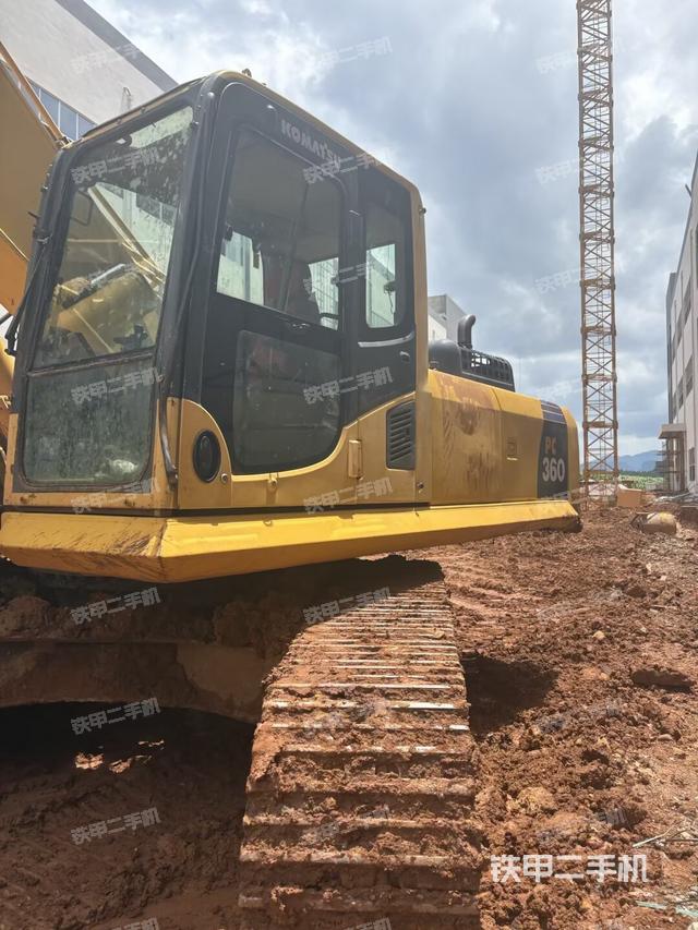 显示屏 (驾驶室部分) 显示屏 (驾驶室部分)