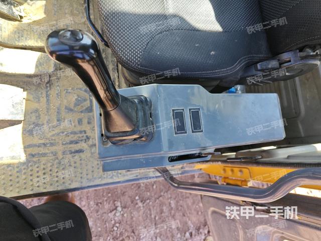 座椅左侧控制台/音响/含左手柄(驾驶室部分) 座椅左侧控制台/音响/含左手柄(驾驶室部分)