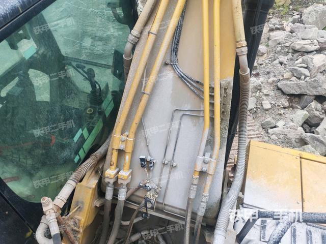 大臂背部俯视(工作和回转装置) 大臂背部俯视(工作和回转装置)