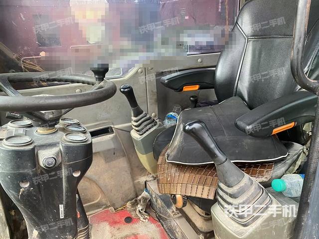 驾驶室整体（整机外观）