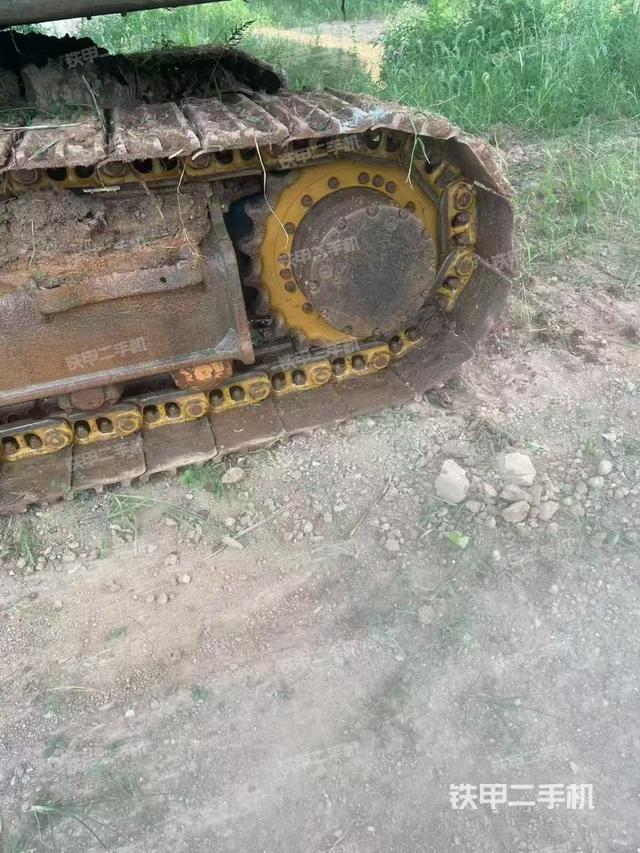 单侧履带整体(整机外观) 单侧履带整体(整机外观)