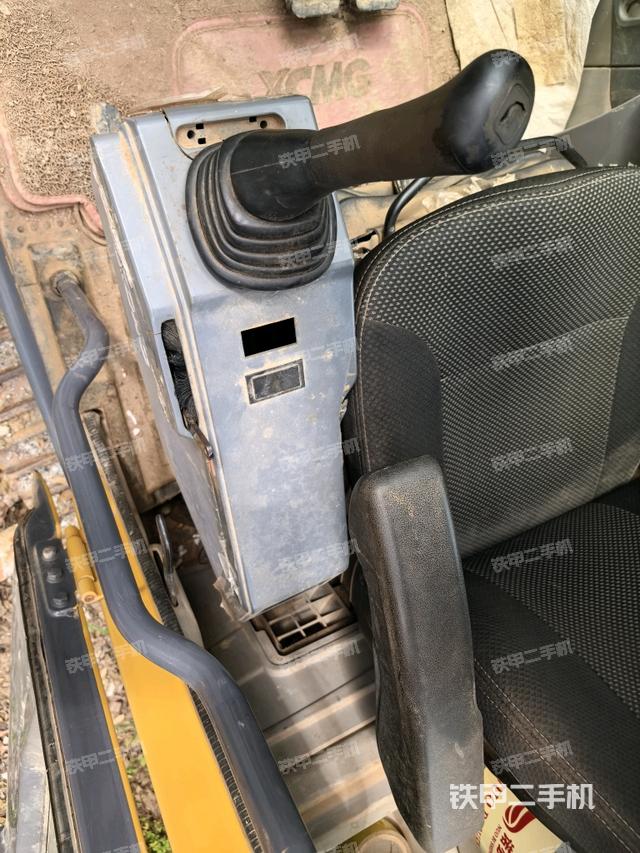 座椅左侧控制台/音响/含左手柄(驾驶室部分) 座椅左侧控制台/音响/含左手柄(驾驶室部分)