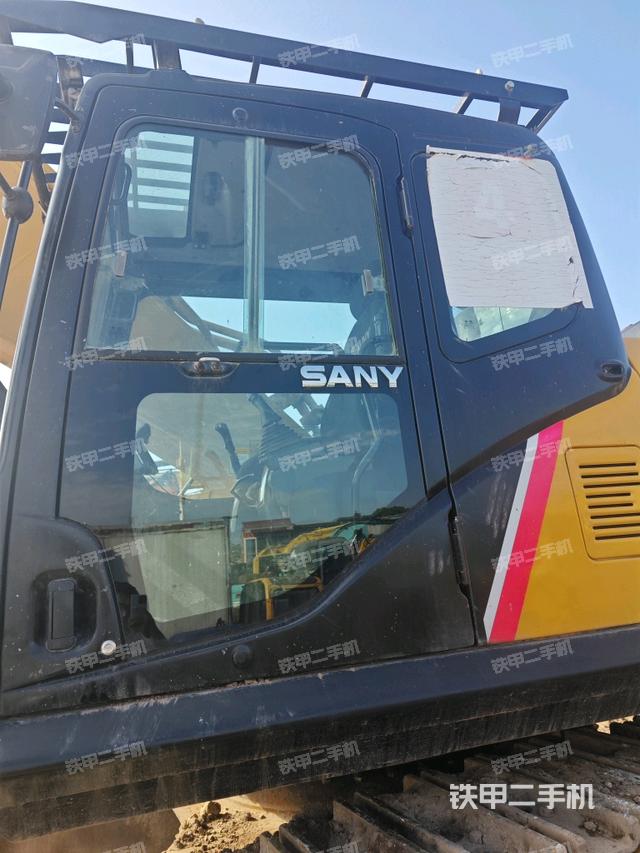 驾驶室左前45度(驾驶室部分) 驾驶室左前45度(驾驶室部分)