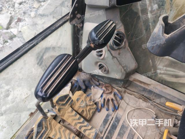 后窗玻璃角标(驾驶室部分) 后窗玻璃角标(驾驶室部分)