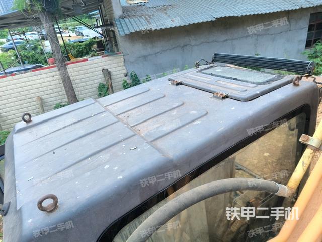 驾驶室顶部（整机外观）