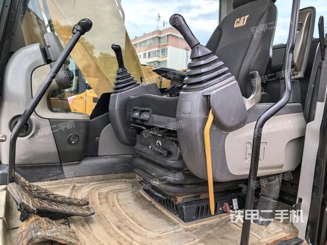 座椅后部(驾驶室部分) 座椅后部(驾驶室部分)