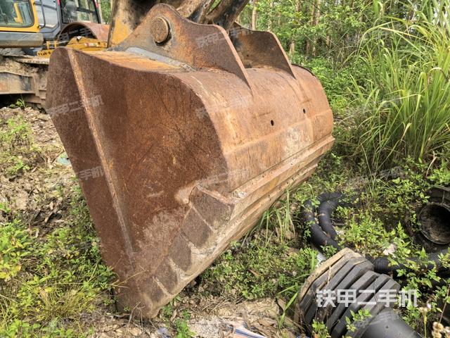 大臂根部 斜视(工作和回转装置) 大臂根部 斜视(工作和回转装置)