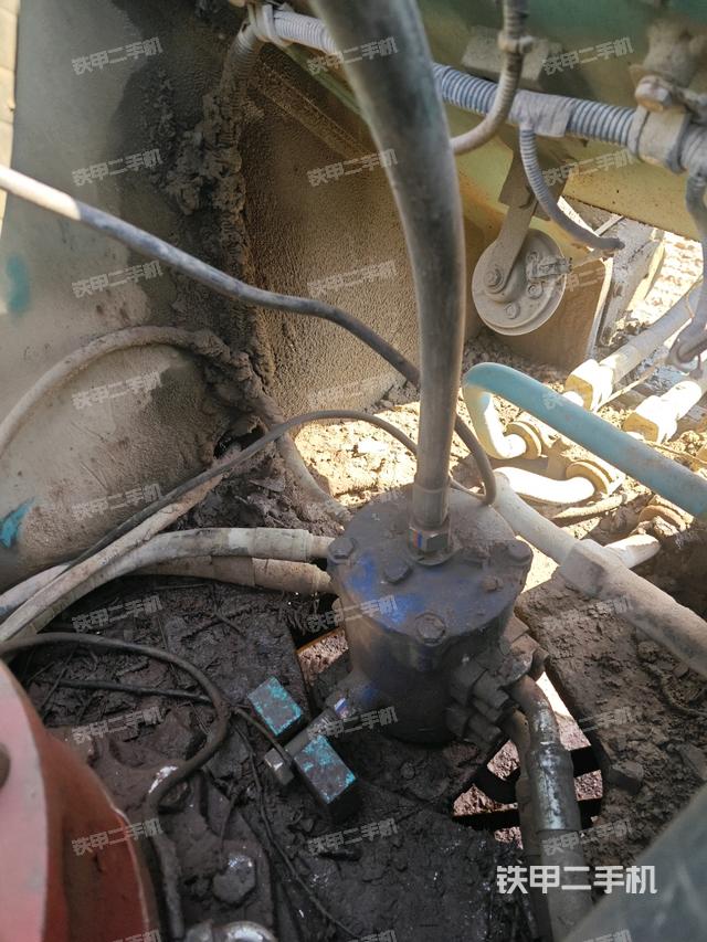 中央回轉(zhuǎn)接頭特寫（上車部件）