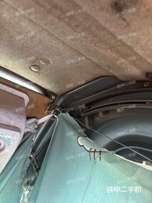 顶棚整体(驾驶室部分) 顶棚整体(驾驶室部分)