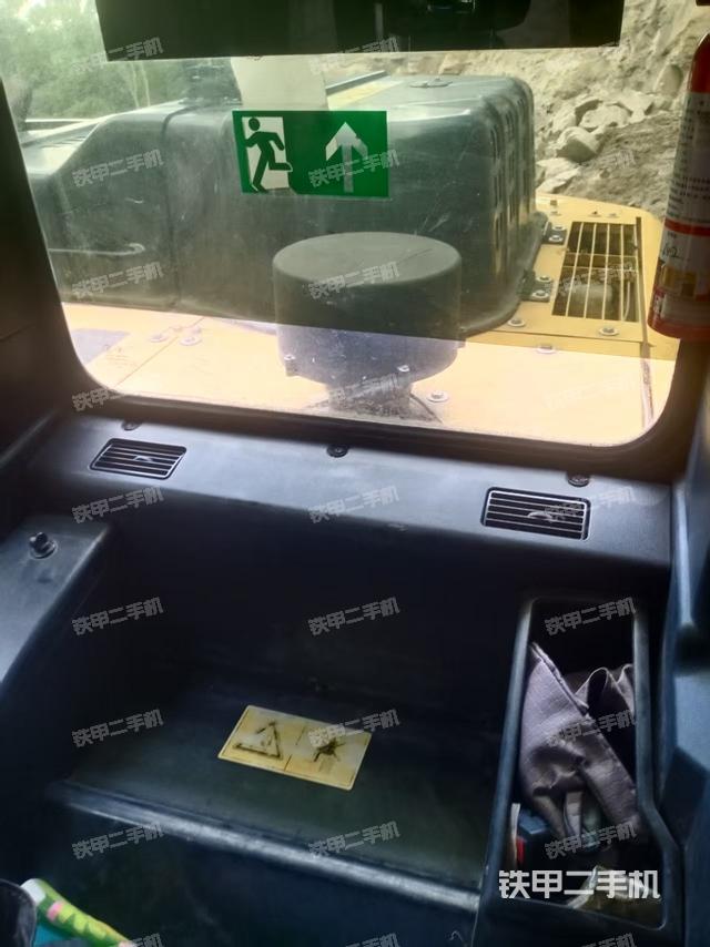 驾驶室顶部（整机外观）