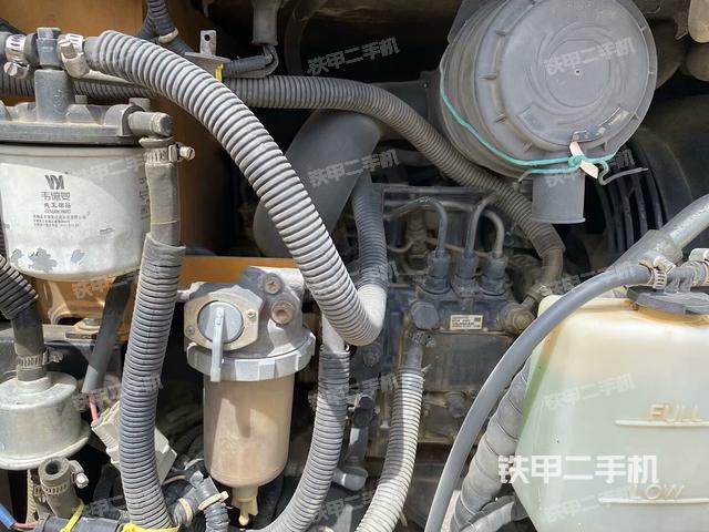 回转马达和主控阀（整机外观）