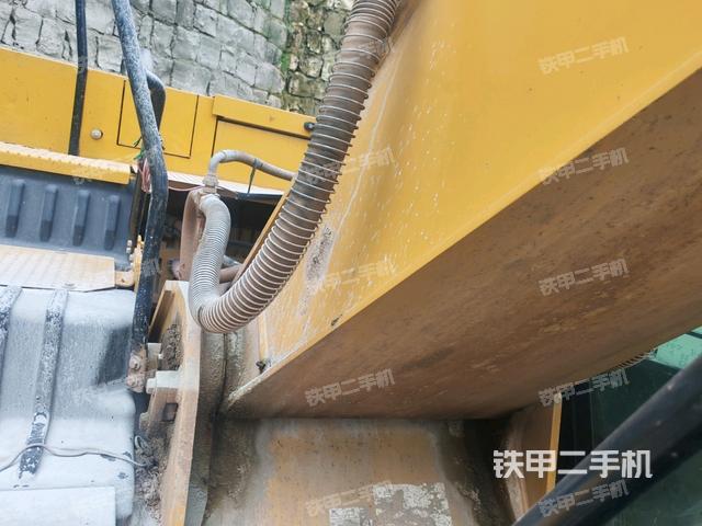 大臂根部 斜视(工作和回转装置) 大臂根部 斜视(工作和回转装置)