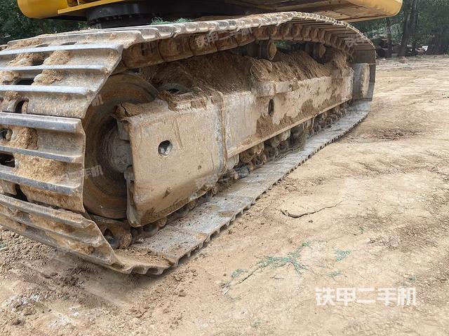 单侧履带整体(整机外观) 单侧履带整体(整机外观)