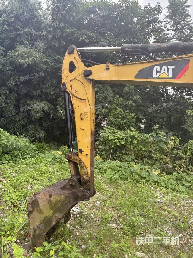 铲斗右后整体(工作和回转装置) 铲斗右后整体(工作和回转装置)