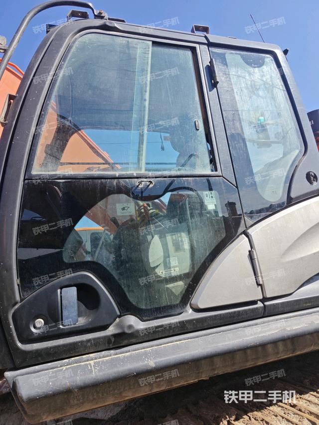 驾驶室左前45度(驾驶室部分) 驾驶室左前45度(驾驶室部分)