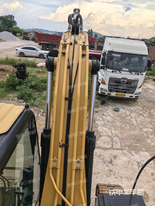 大臂背部俯视(工作和回转装置) 大臂背部俯视(工作和回转装置)