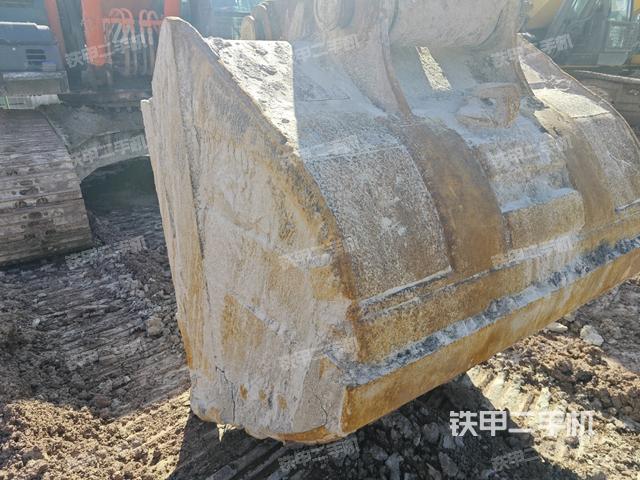 铲斗45度(工作和回转装置) 铲斗45度(工作和回转装置)