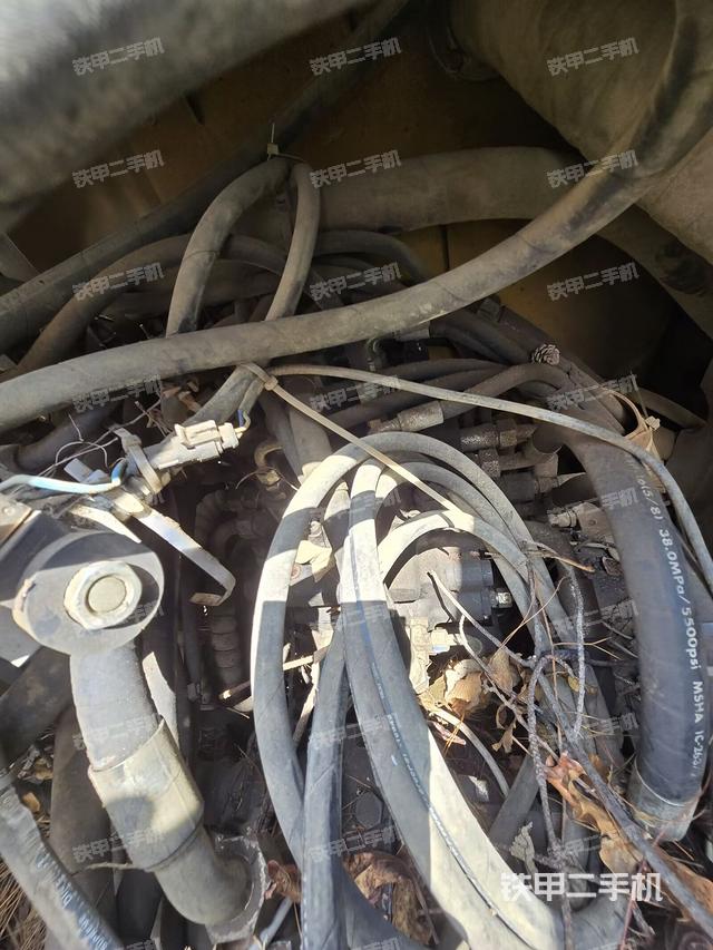 回转马达和主控阀（整机外观）