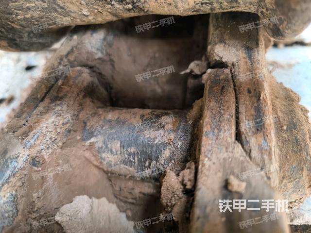 单侧履带整体(整机外观) 单侧履带整体(整机外观)