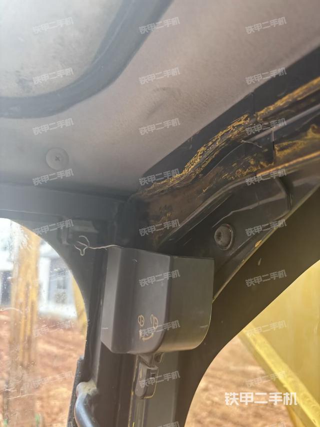 驾驶室左前45度(驾驶室部分) 驾驶室左前45度(驾驶室部分)