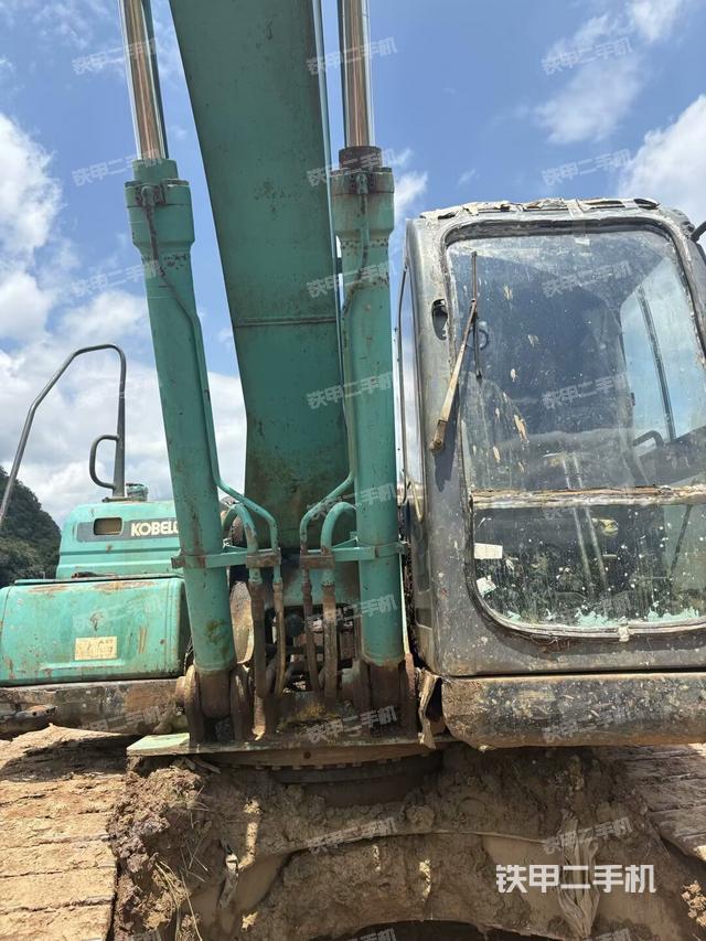 大臂根部 斜视(工作和回转装置) 大臂根部 斜视(工作和回转装置)