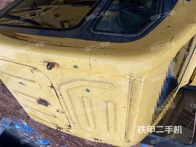 驾驶室顶部(整机外观) 驾驶室顶部(整机外观)