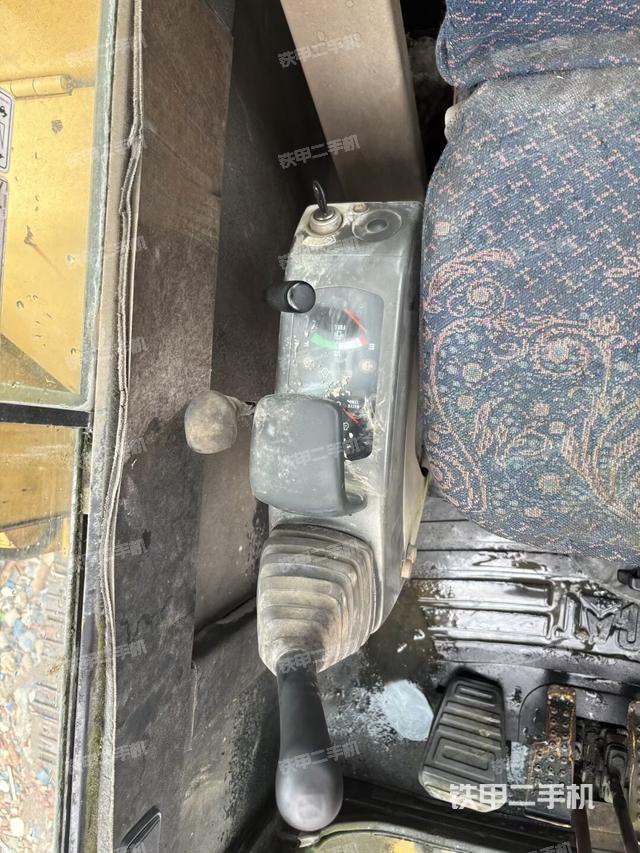 显示屏 (驾驶室部分) 显示屏 (驾驶室部分)