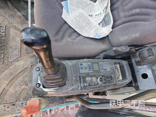 座椅左側(cè)控制臺(tái)/音響/含左手柄（駕駛室部分）