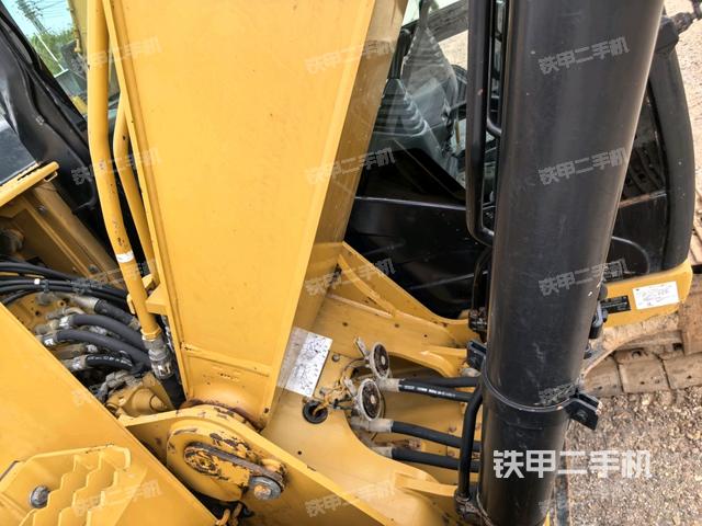 转盘和下车架正前(工作和回转装置) 转盘和下车架正前(工作和回转装置)