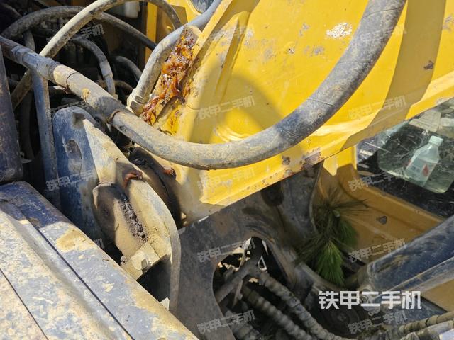 大臂根部 斜视(工作和回转装置) 大臂根部 斜视(工作和回转装置)