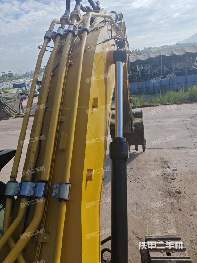 大臂背部俯视(工作和回转装置) 大臂背部俯视(工作和回转装置)