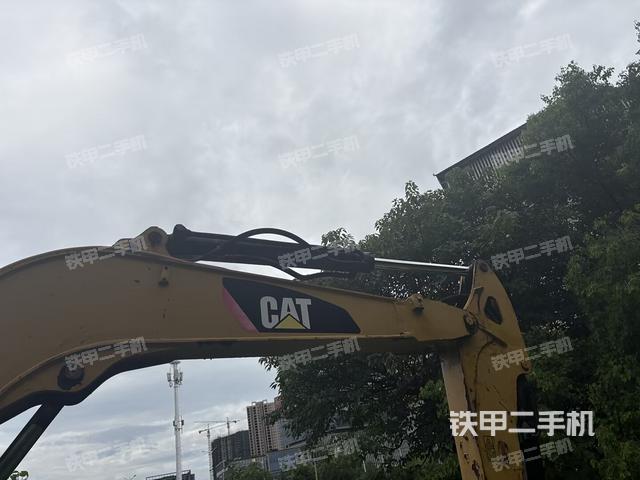 转盘和下车架正前(工作和回转装置) 转盘和下车架正前(工作和回转装置)