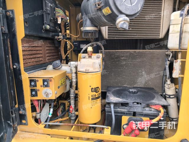 散热器正面(大件舱室) 散热器正面(大件舱室)