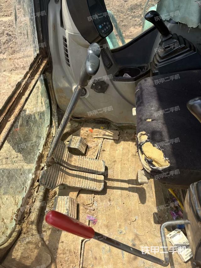 左后方玻璃角标(驾驶室部分) 左后方玻璃角标(驾驶室部分)