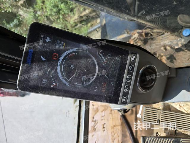 驾驶室整体（整机外观）