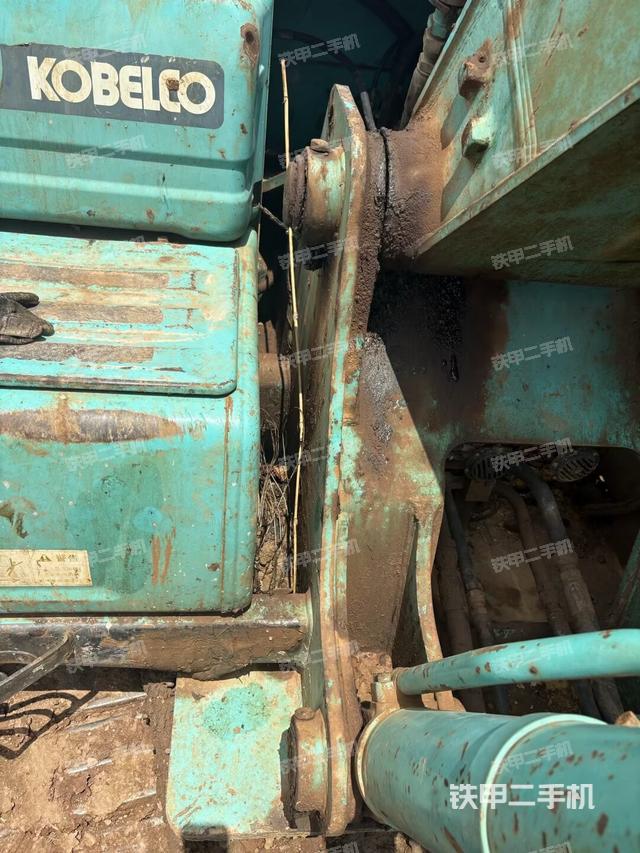 小臂整体右前(工作和回转装置) 小臂整体右前(工作和回转装置)