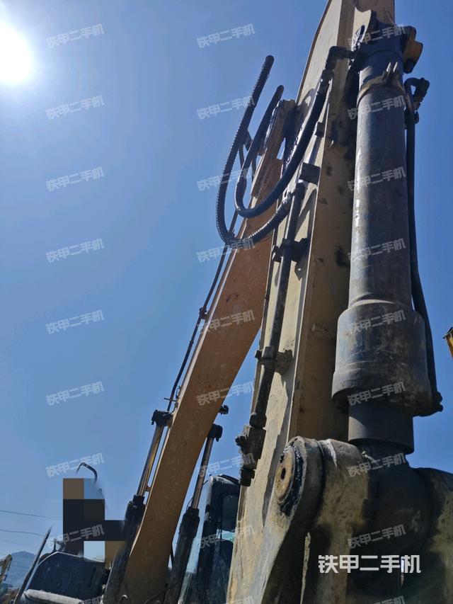 小臂整体右前(工作和回转装置) 小臂整体右前(工作和回转装置)