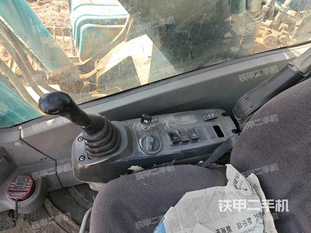 座椅右側(cè)控制臺(tái)/鑰匙門/油門/含右手柄（駕駛室部分）