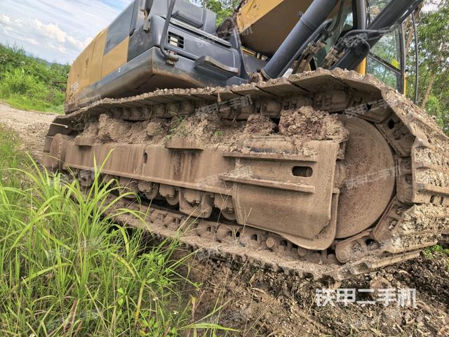 左侧履带整体 (行走机构) 左侧履带整体 (行走机构)