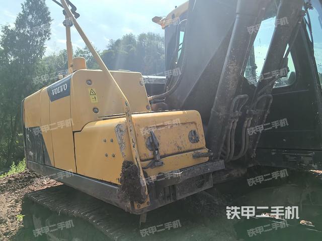 驾驶室顶部（整机外观）