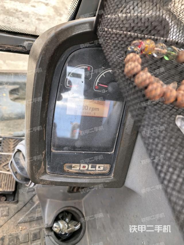 显示屏 (驾驶室部分) 显示屏 (驾驶室部分)