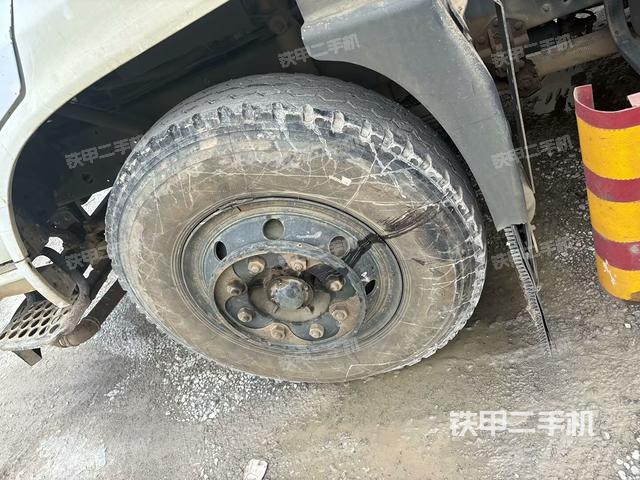 右驱动轮/右后轮（行走机构）