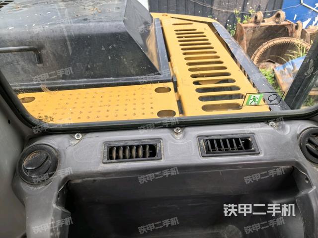 右侧玻璃角标(驾驶室部分) 右侧玻璃角标(驾驶室部分)