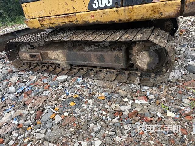 左驱动轮(行走机构) 左驱动轮(行走机构)