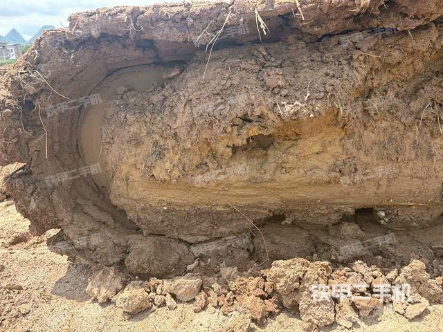 右驱动轮(行走机构) 右驱动轮(行走机构)