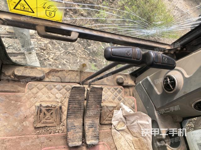 后窗玻璃角标(驾驶室部分) 后窗玻璃角标(驾驶室部分)