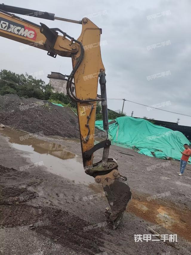铲斗右后整体(工作和回转装置) 铲斗右后整体(工作和回转装置)