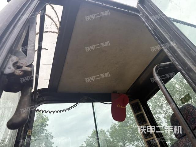 顶棚整体(驾驶室部分) 顶棚整体(驾驶室部分)