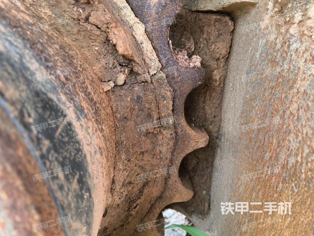 左导向轮(行走机构) 左导向轮(行走机构)